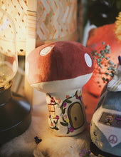 Load image into Gallery viewer, Mushroom House